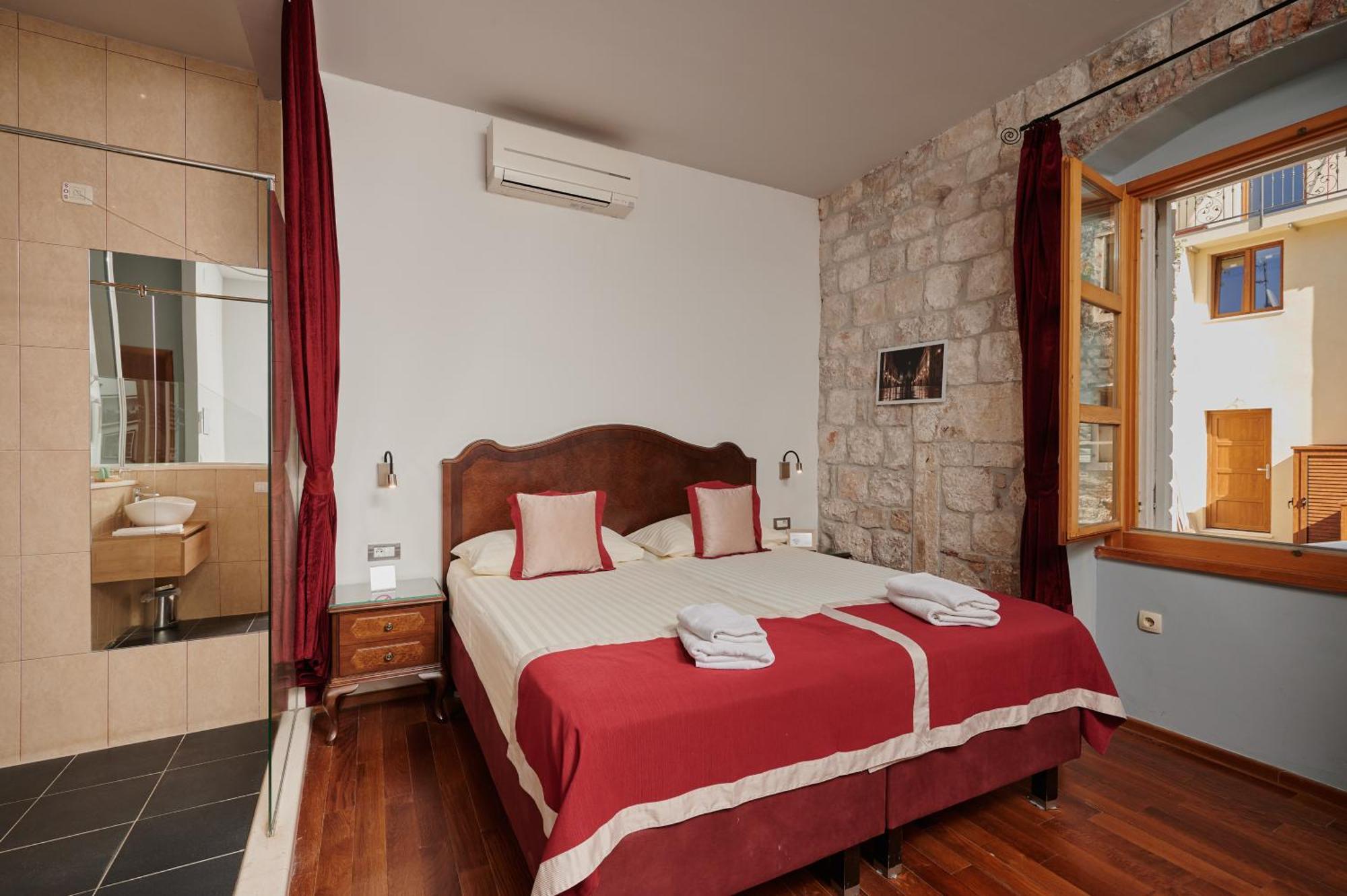 Heritage Tragos Szálloda 4*